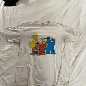 Kaws x Uniqlo Sesame Street Shirt Size Large